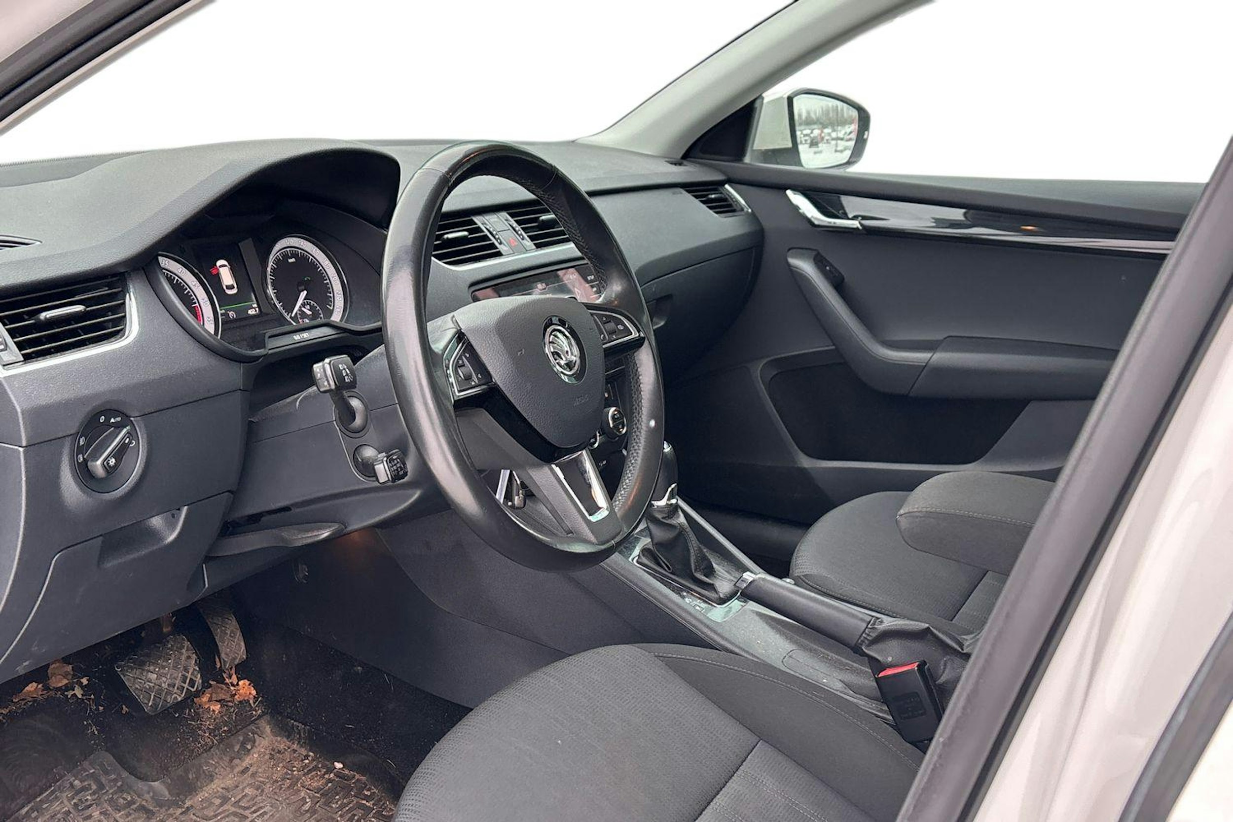 valkoinen Skoda Octavia 2017 kuva 3.