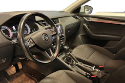 valkoinen Skoda Octavia 2018 kuva 3.