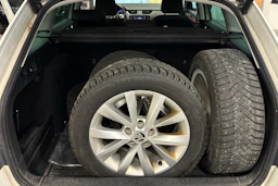 valkoinen Skoda Octavia 2018 kuva 4.