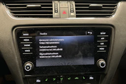 valkoinen Skoda Octavia 2018 kuva 5.