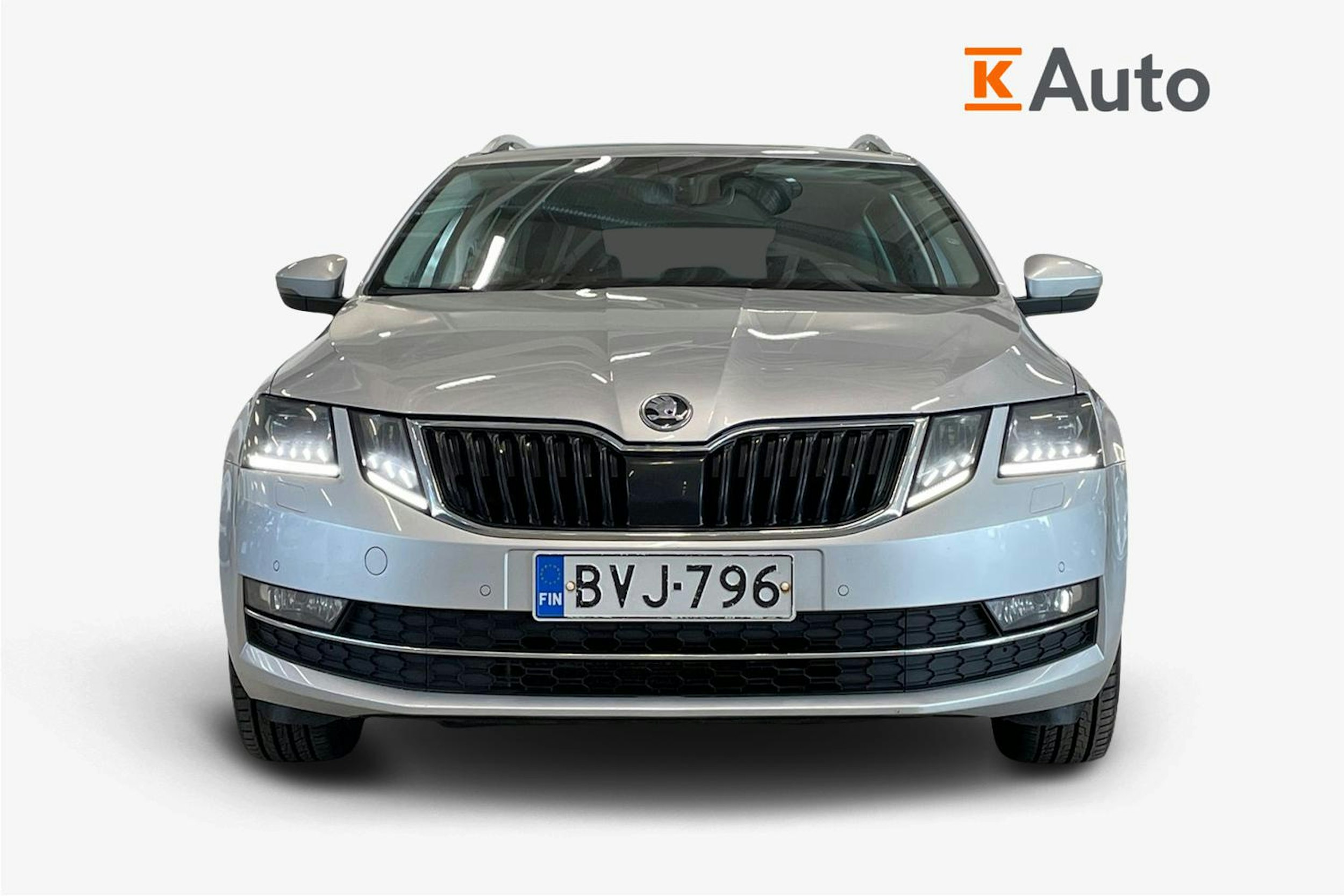 harmaa Skoda Octavia 2018 kuva 5.