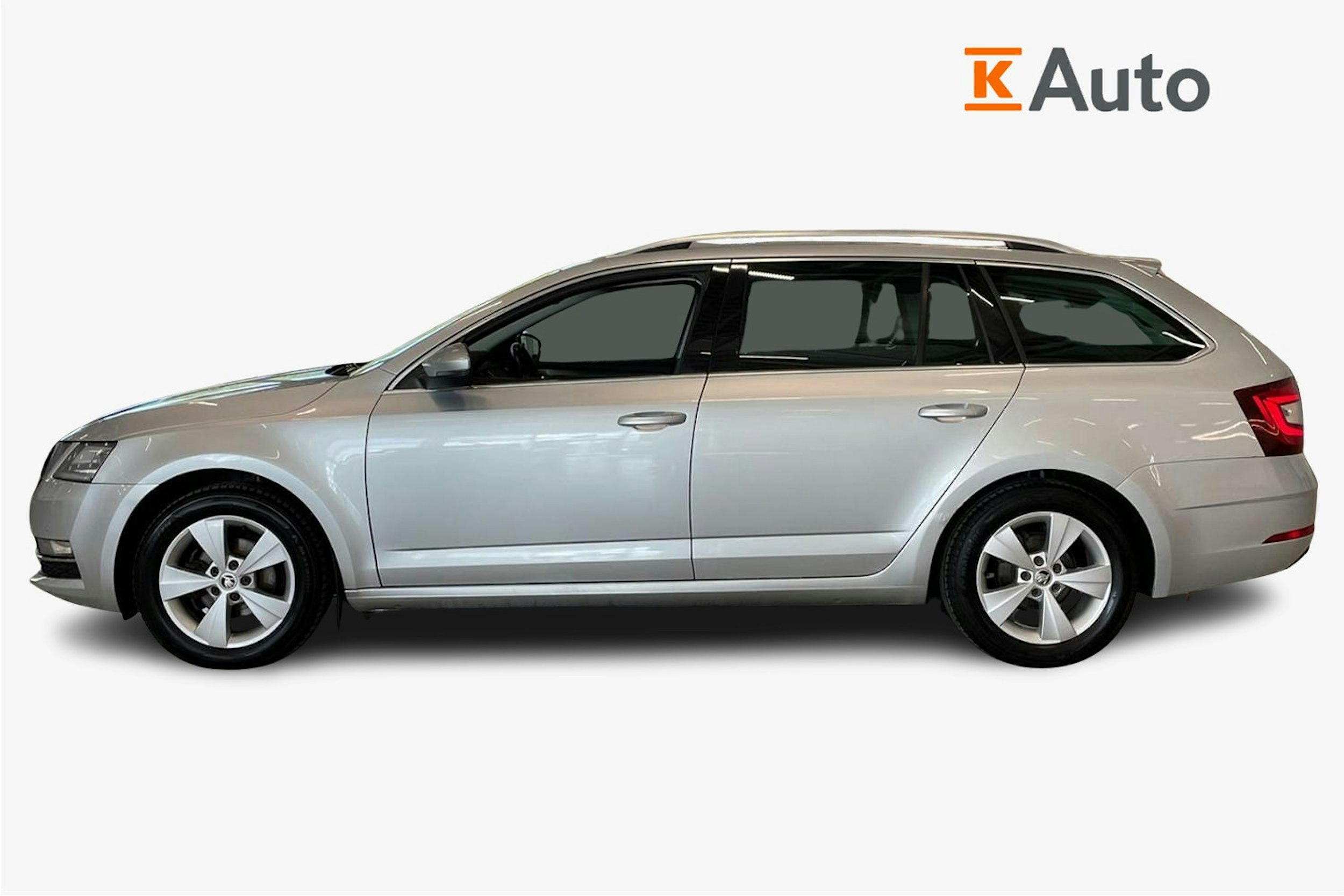 harmaa Skoda Octavia 2018 kuva 6.