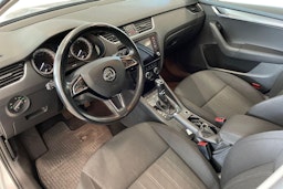 harmaa Skoda Octavia 2018 kuva 7.