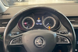 harmaa Skoda Octavia 2018 kuva 15.