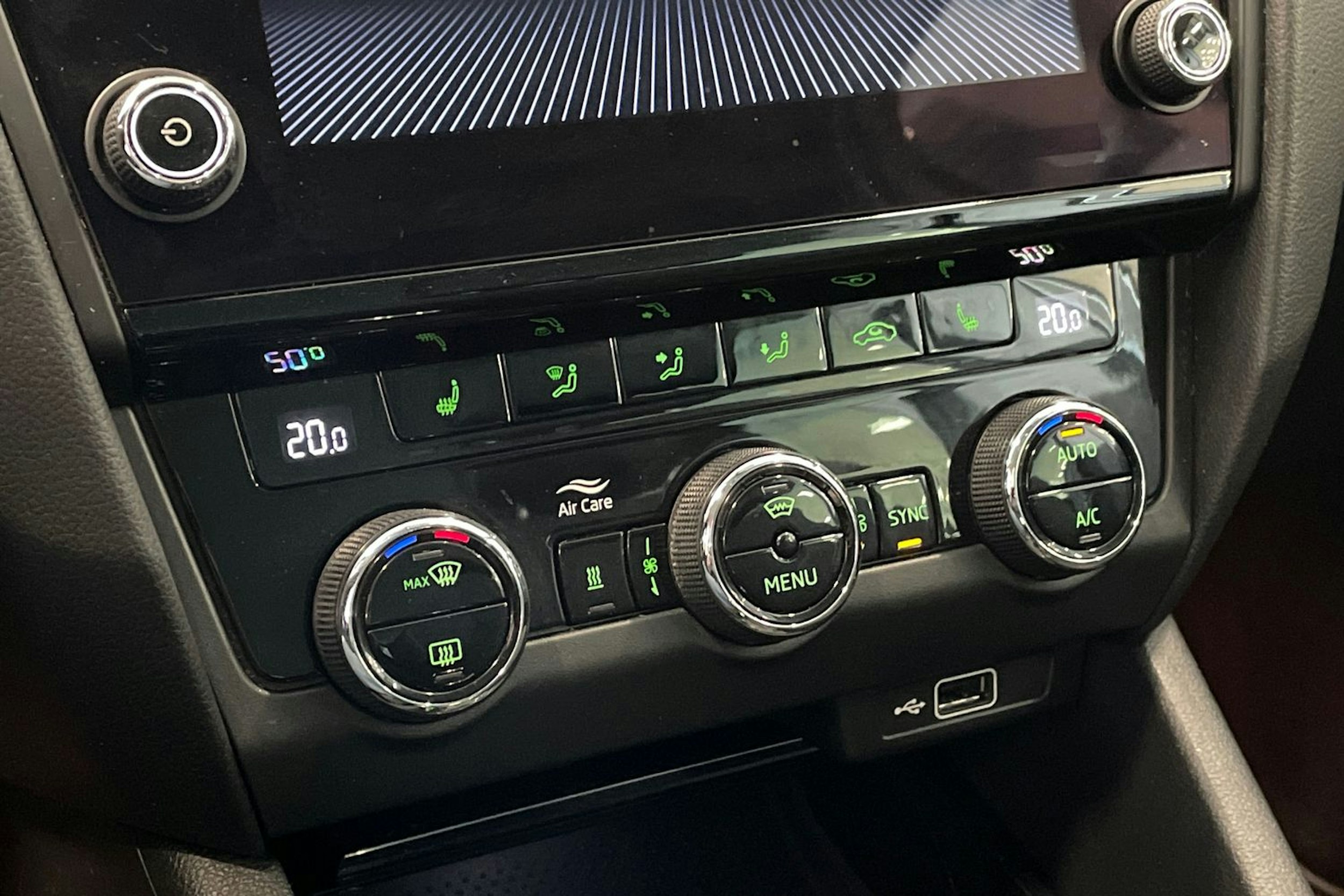 harmaa Skoda Octavia 2018 kuva 18.