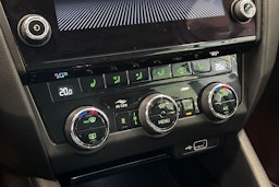 harmaa Skoda Octavia 2018 kuva 18.
