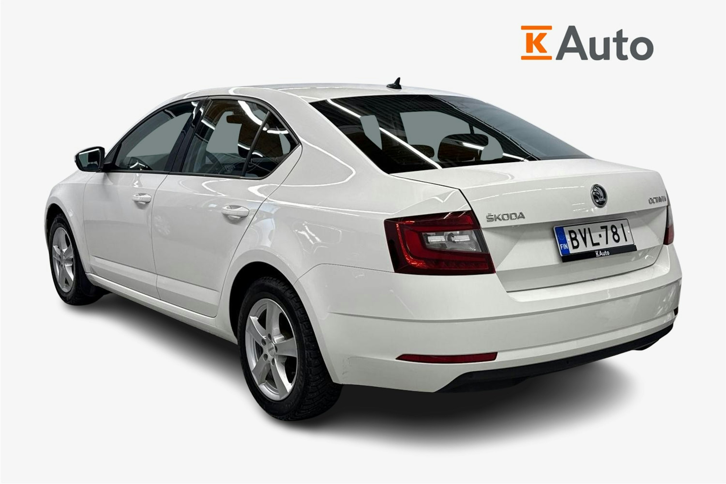 valkoinen Skoda Octavia 2018 kuva 2.