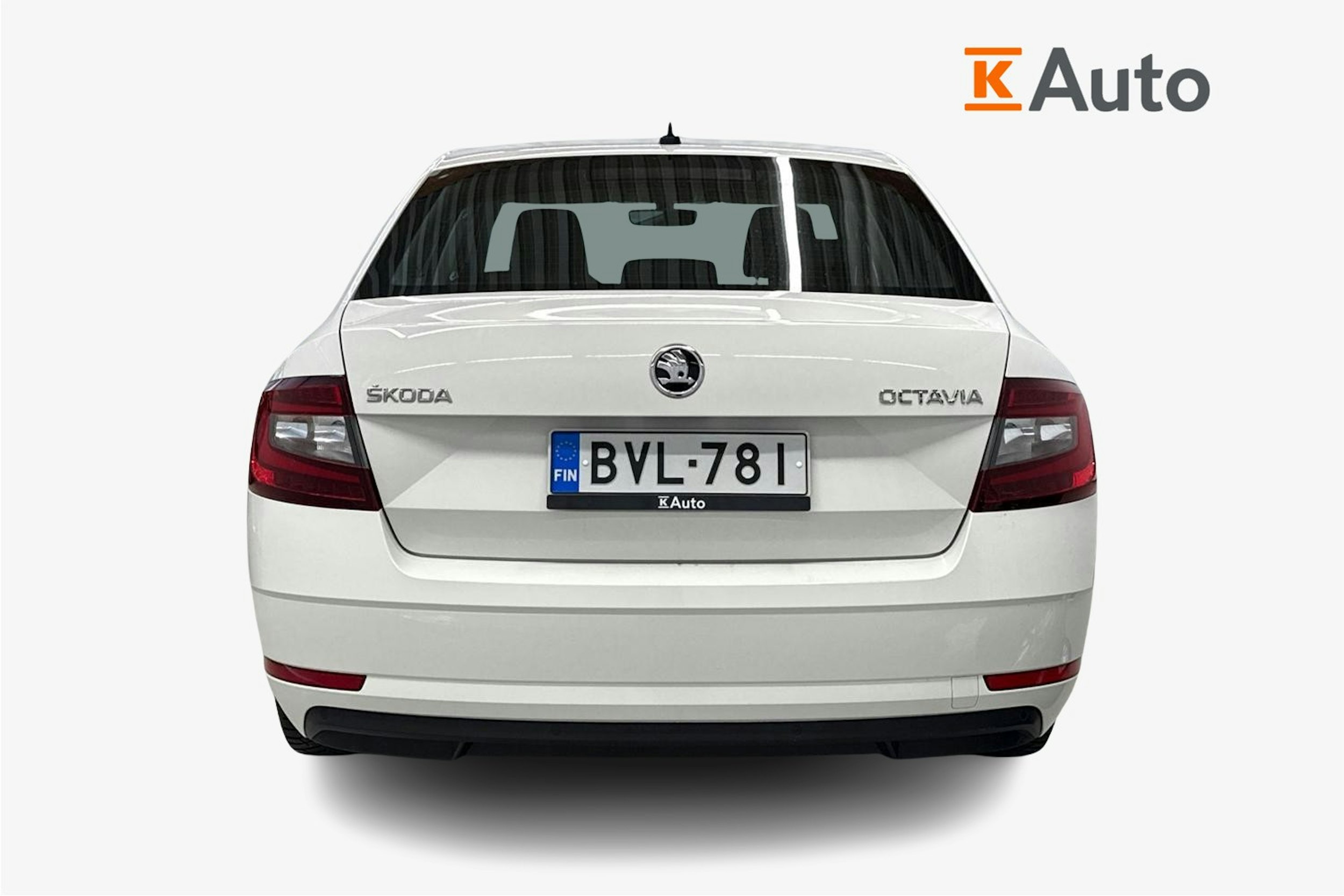 valkoinen Skoda Octavia 2018 kuva 3.