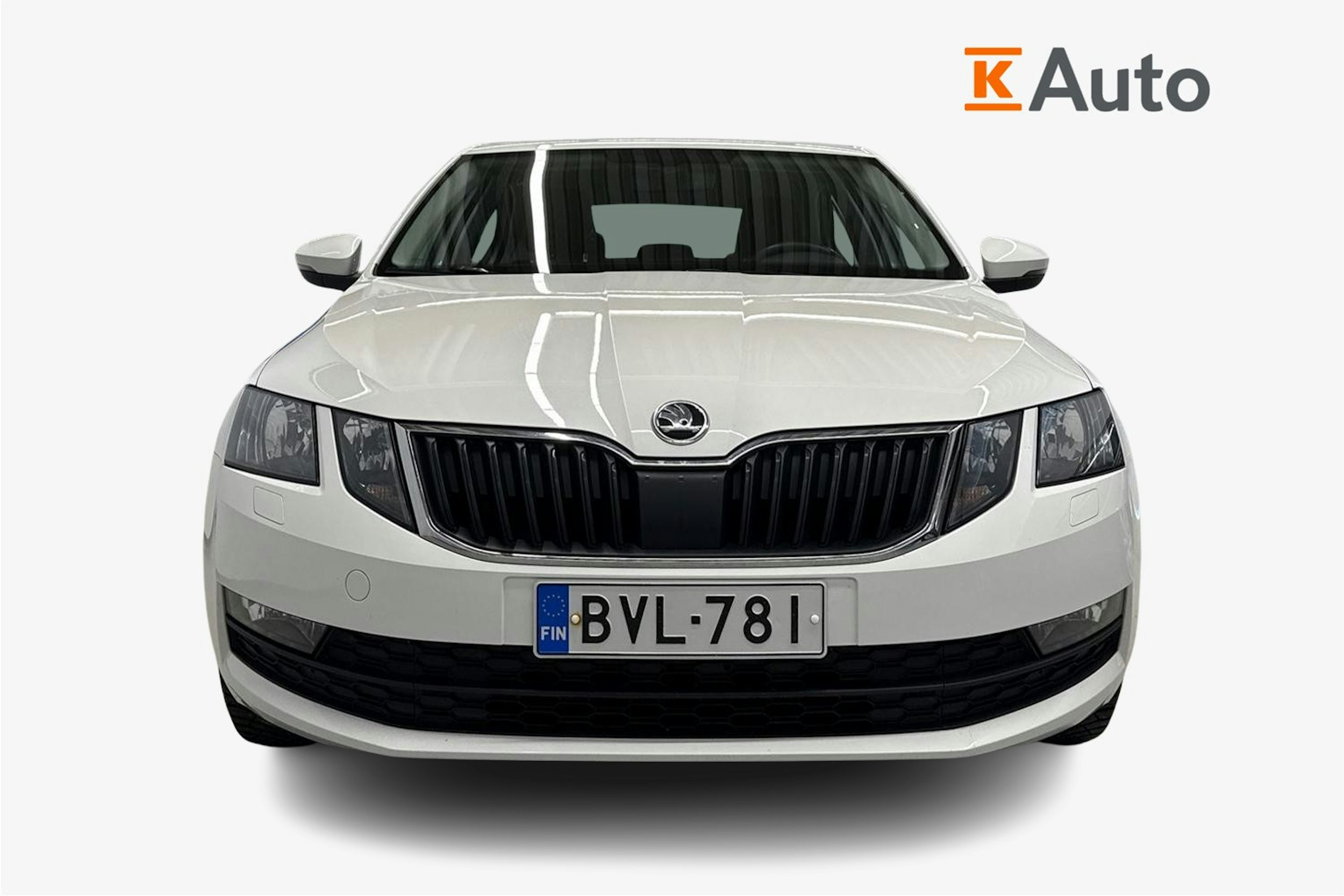 valkoinen Skoda Octavia 2018 kuva 5.