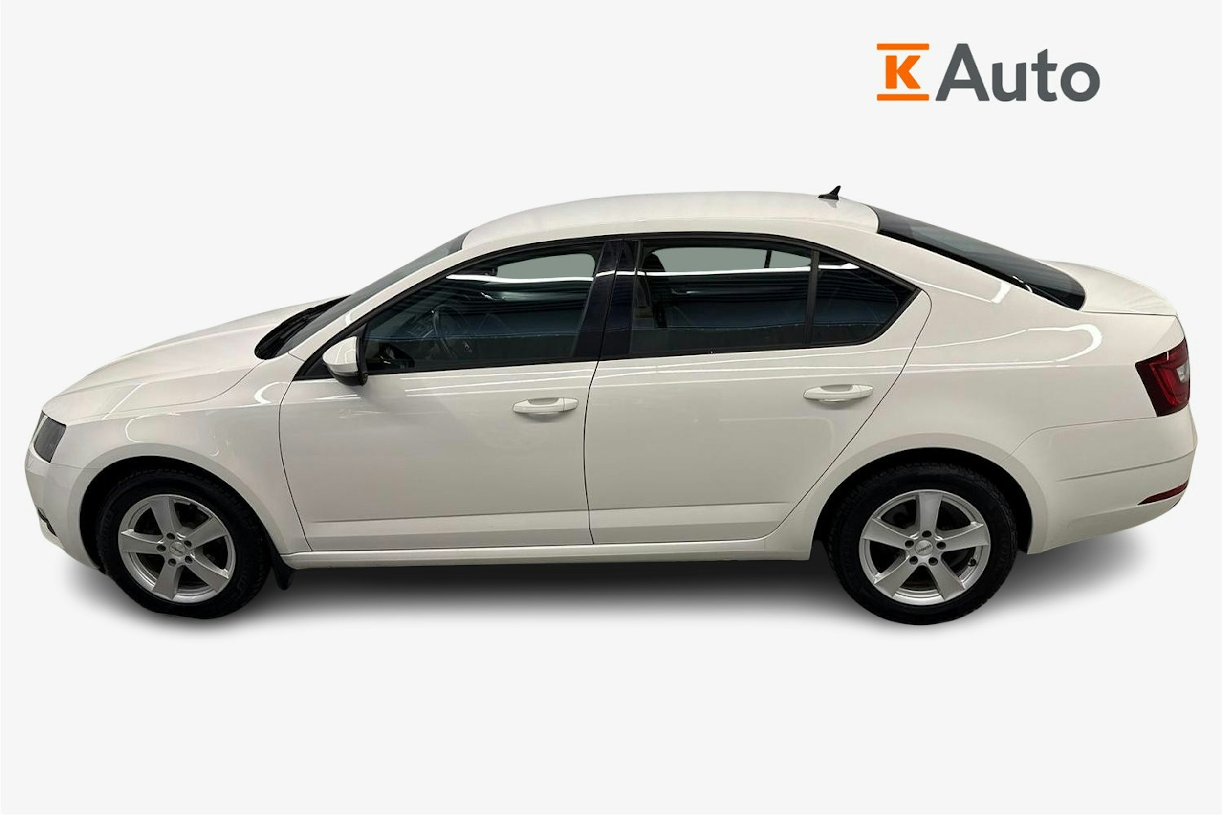 valkoinen Skoda Octavia 2018 kuva 6.