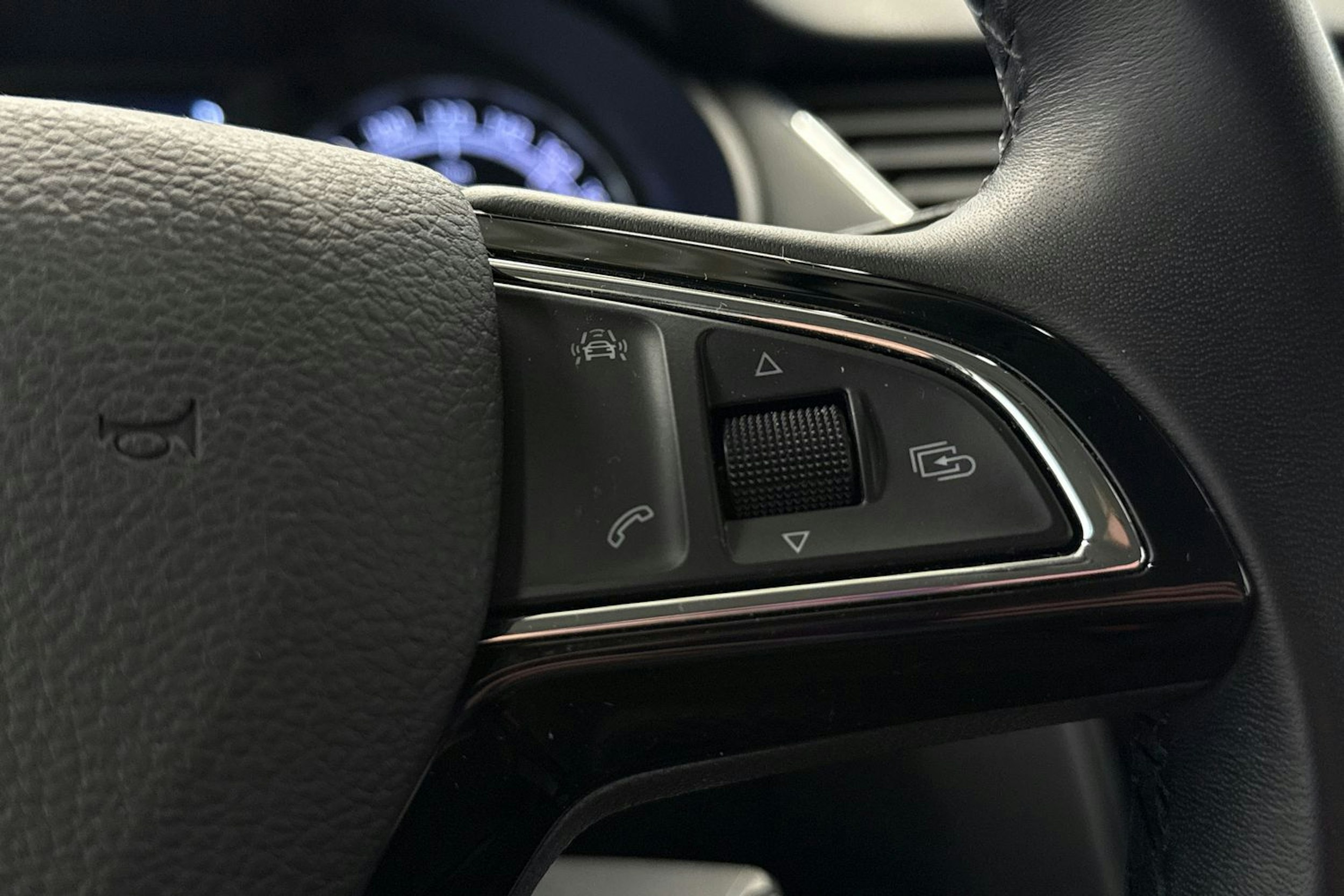 valkoinen Skoda Octavia 2018 kuva 14.