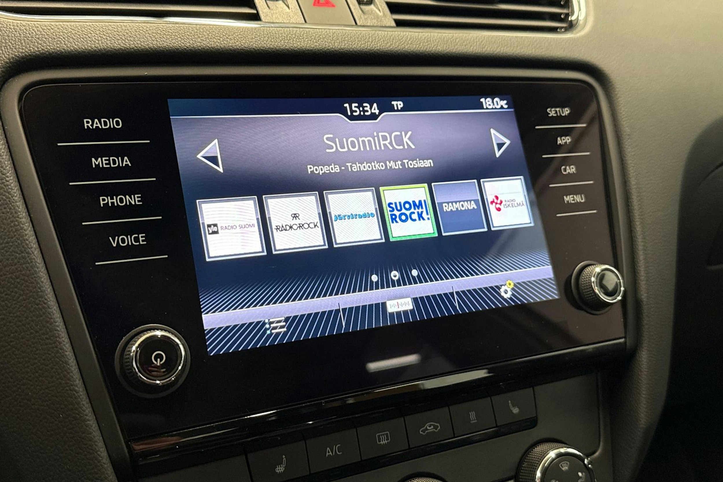valkoinen Skoda Octavia 2018 kuva 17.