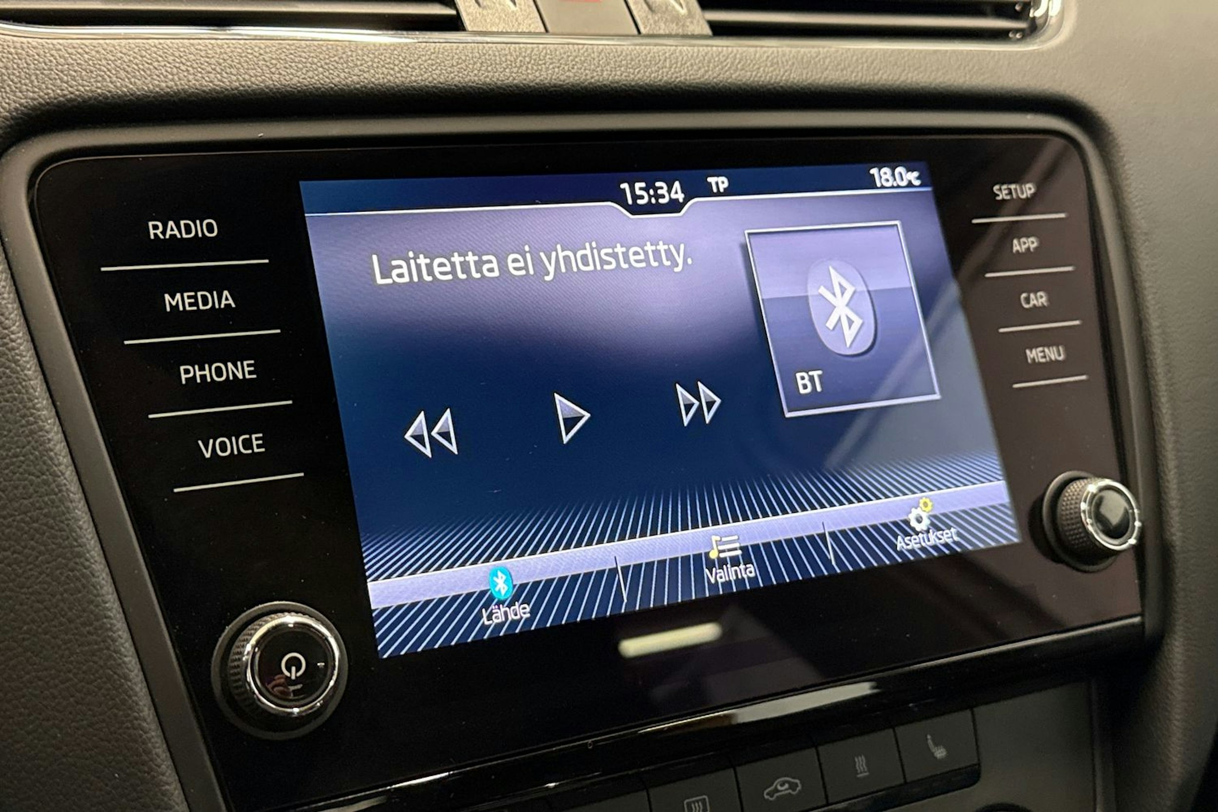 valkoinen Skoda Octavia 2018 kuva 18.