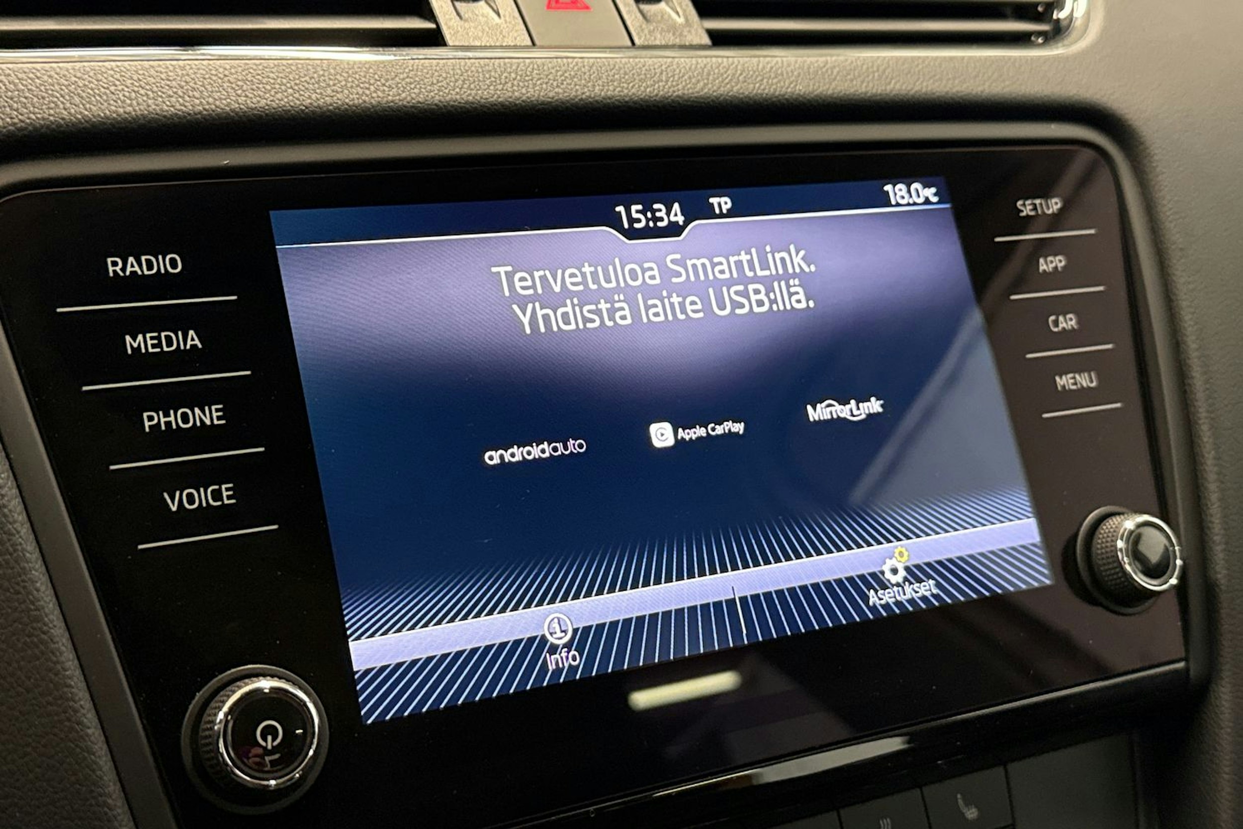 valkoinen Skoda Octavia 2018 kuva 19.
