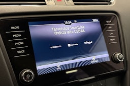 valkoinen Skoda Octavia 2018 kuva 19.