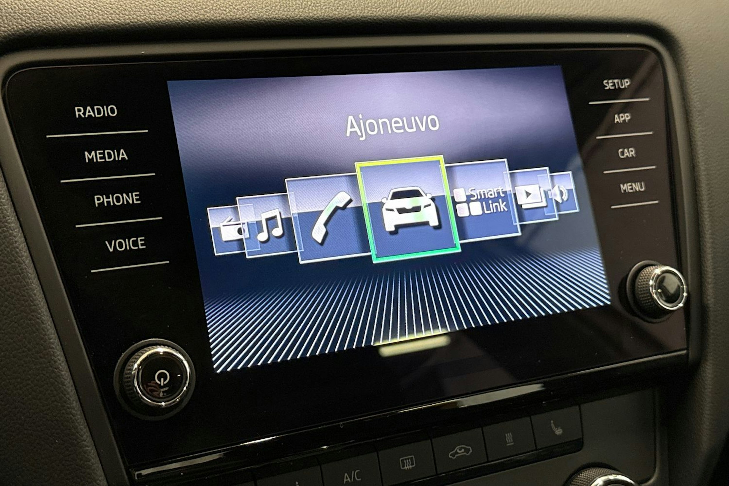 valkoinen Skoda Octavia 2018 kuva 20.
