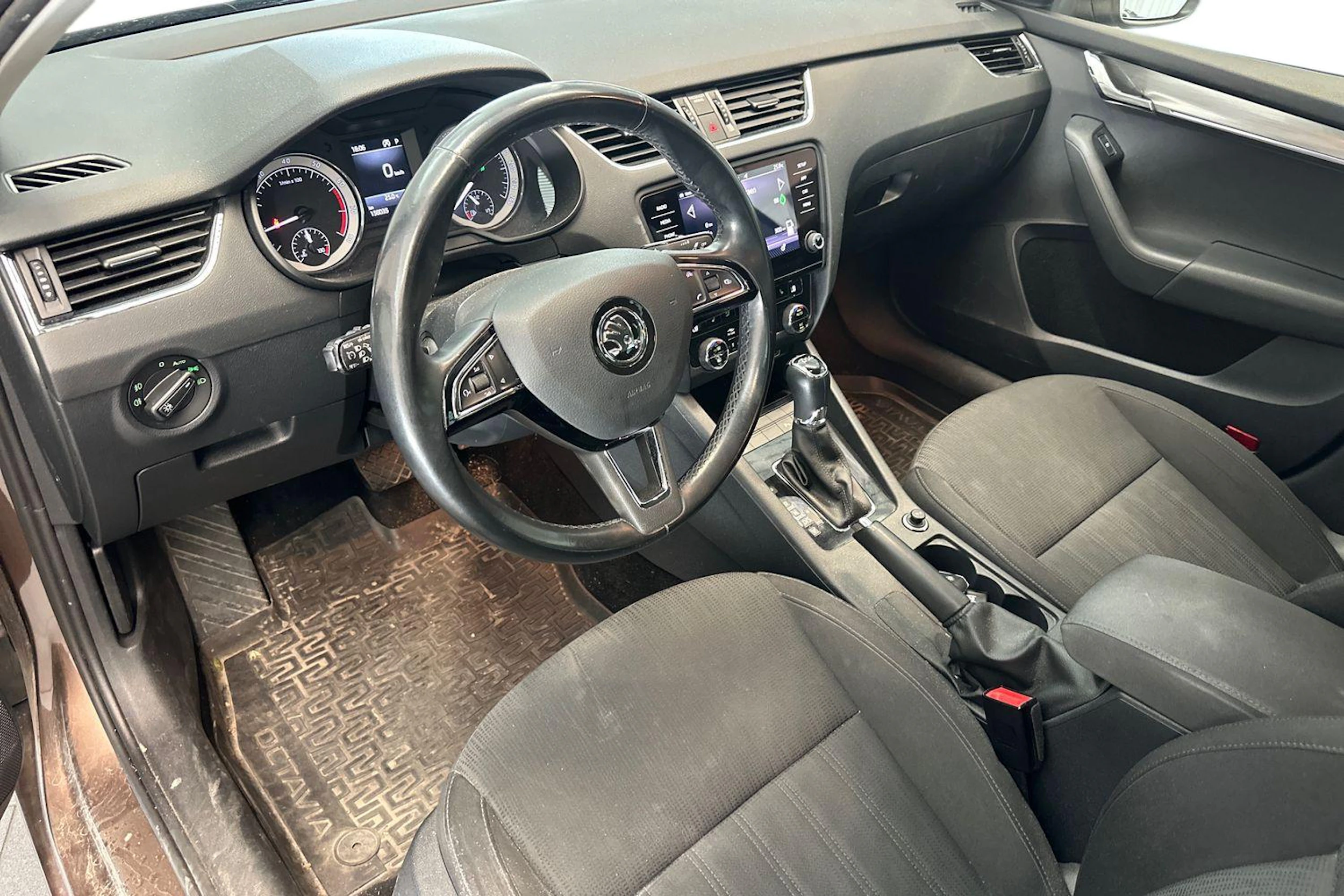 ruskea (beige) Skoda Octavia 2018 kuva 3.