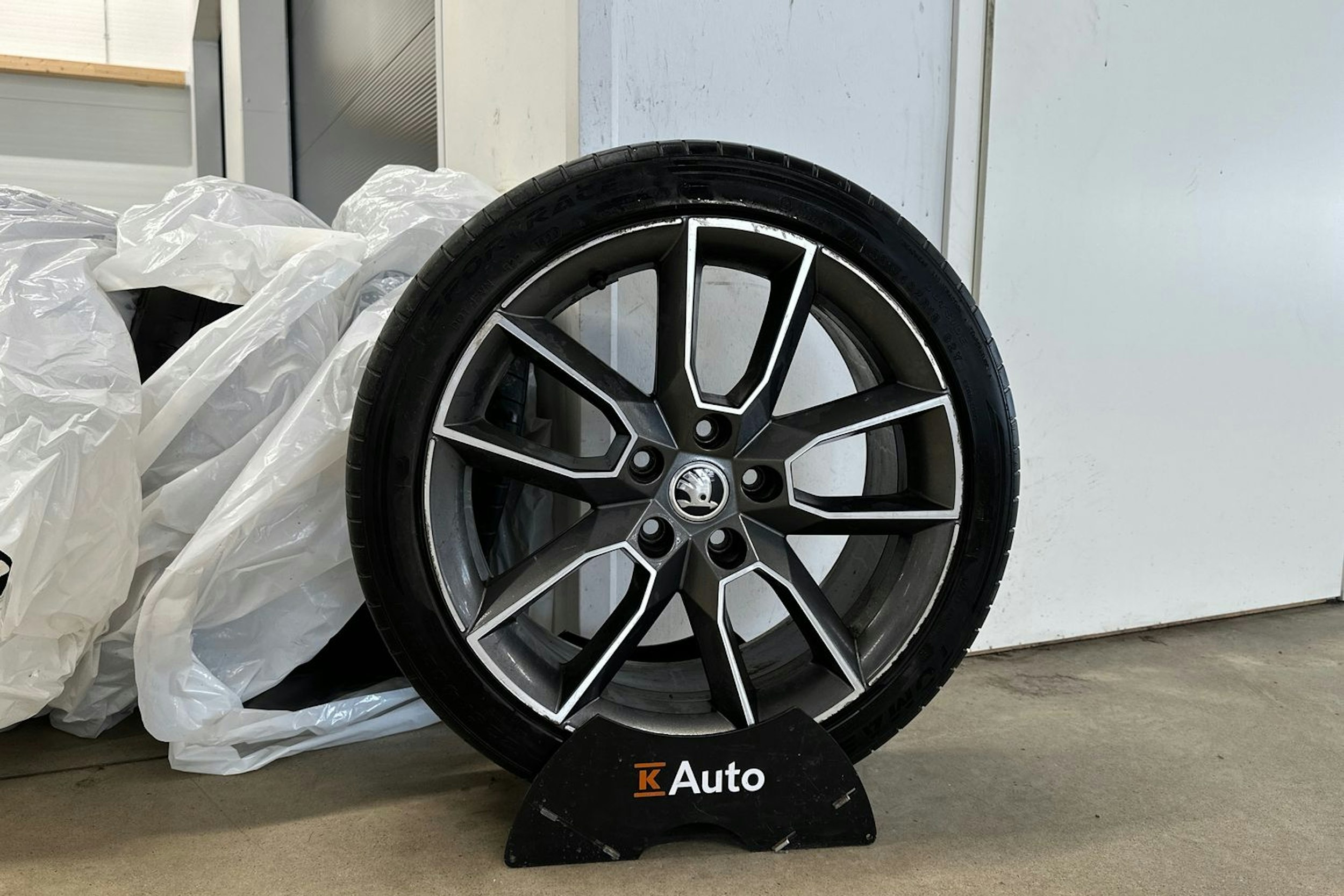 valkoinen Skoda Octavia 2018 kuva 12.