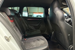 valkoinen Skoda Octavia 2018 kuva 14.