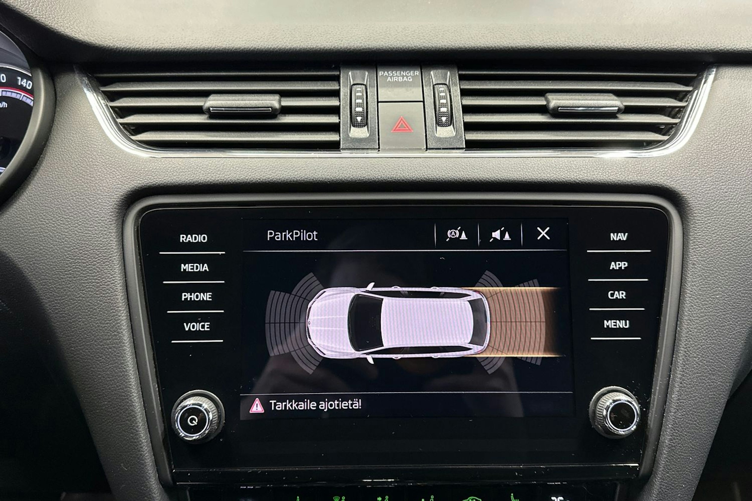 valkoinen Skoda Octavia 2018 kuva 19.