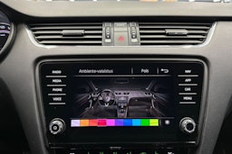 valkoinen Skoda Octavia 2018 kuva 22.