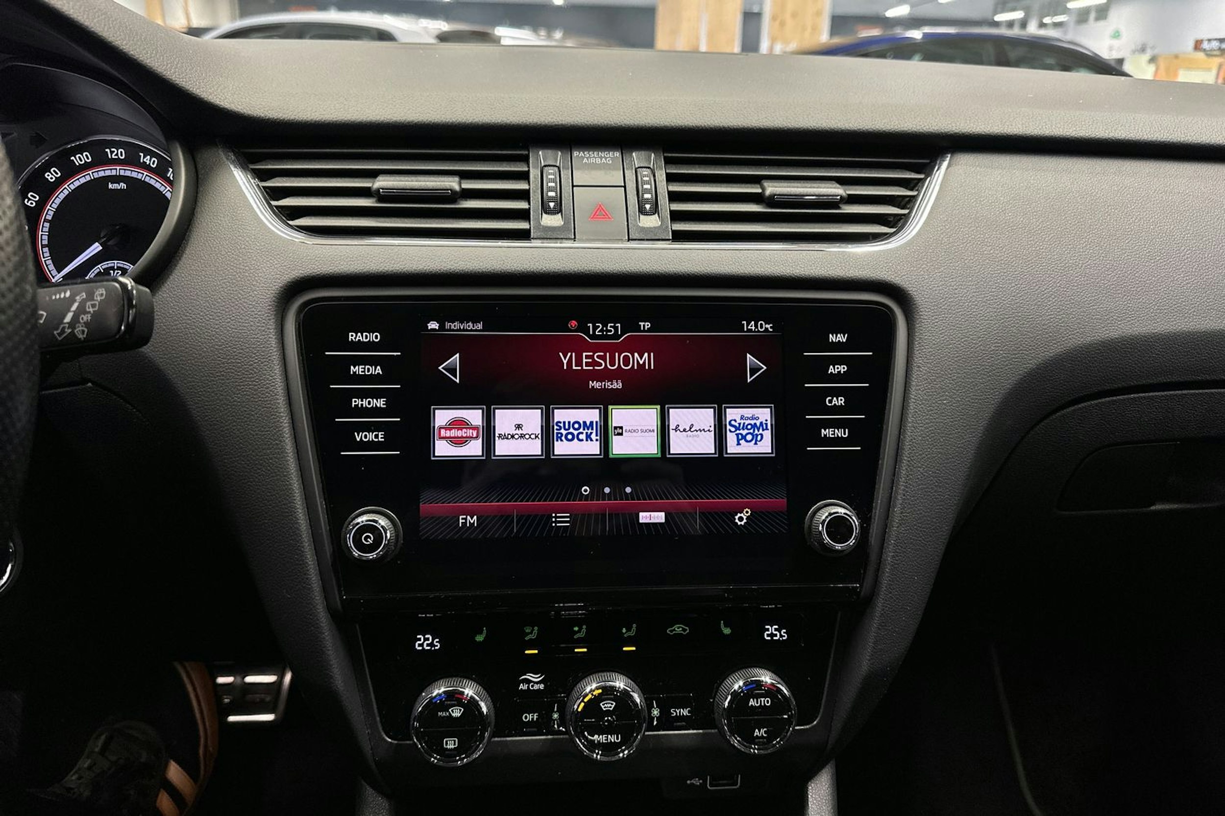 valkoinen Skoda Octavia 2018 kuva 23.