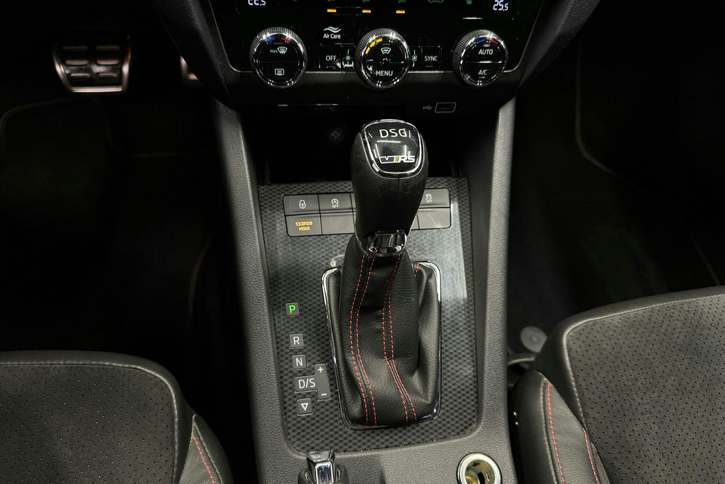 valkoinen Skoda Octavia 2018 kuva 25.