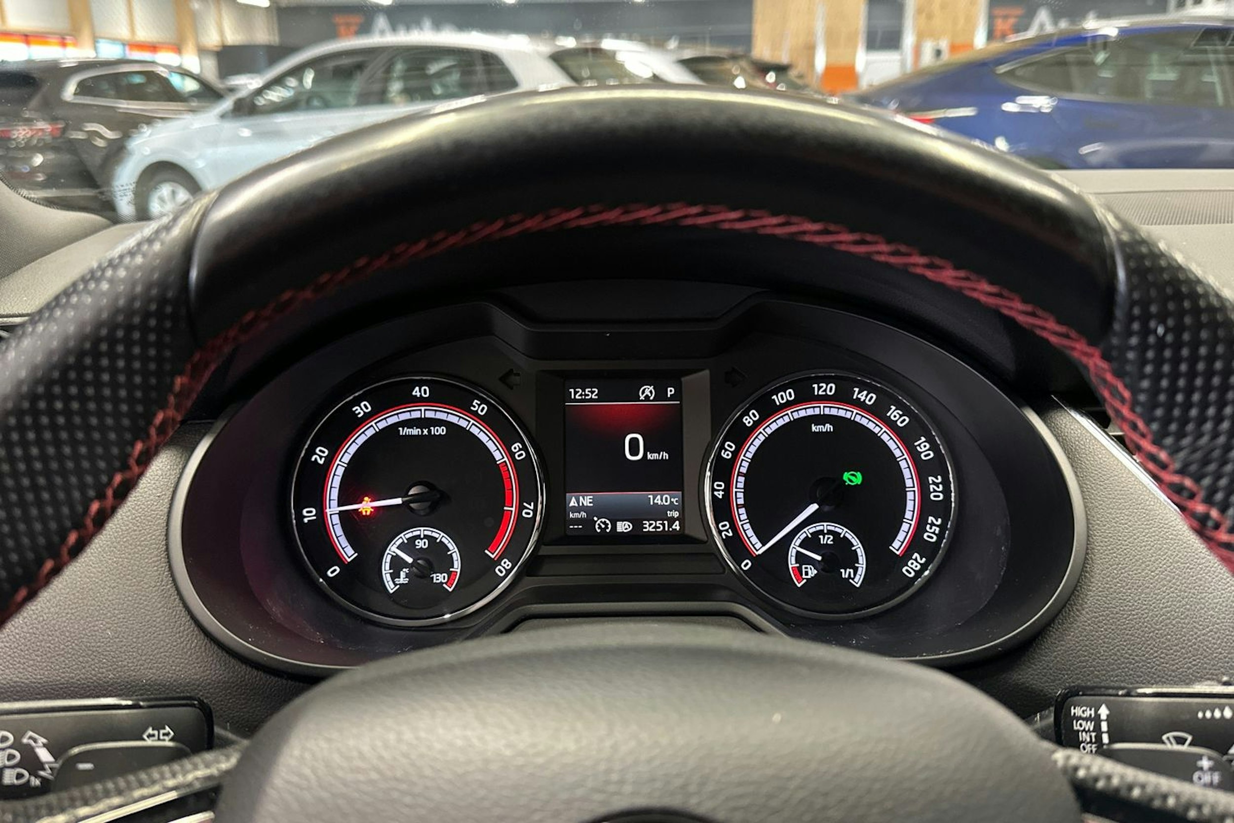 valkoinen Skoda Octavia 2018 kuva 27.