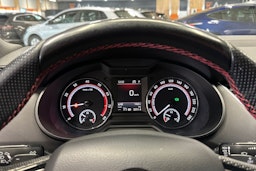 valkoinen Skoda Octavia 2018 kuva 27.