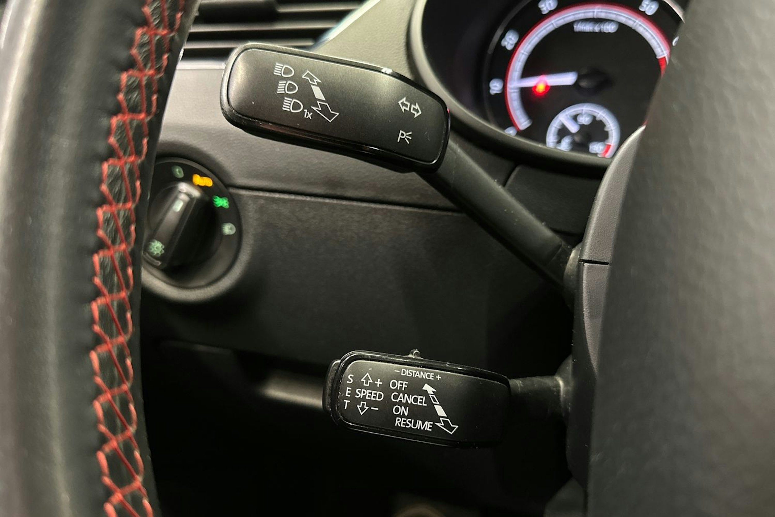 valkoinen Skoda Octavia 2018 kuva 28.