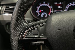 valkoinen Skoda Octavia 2018 kuva 30.