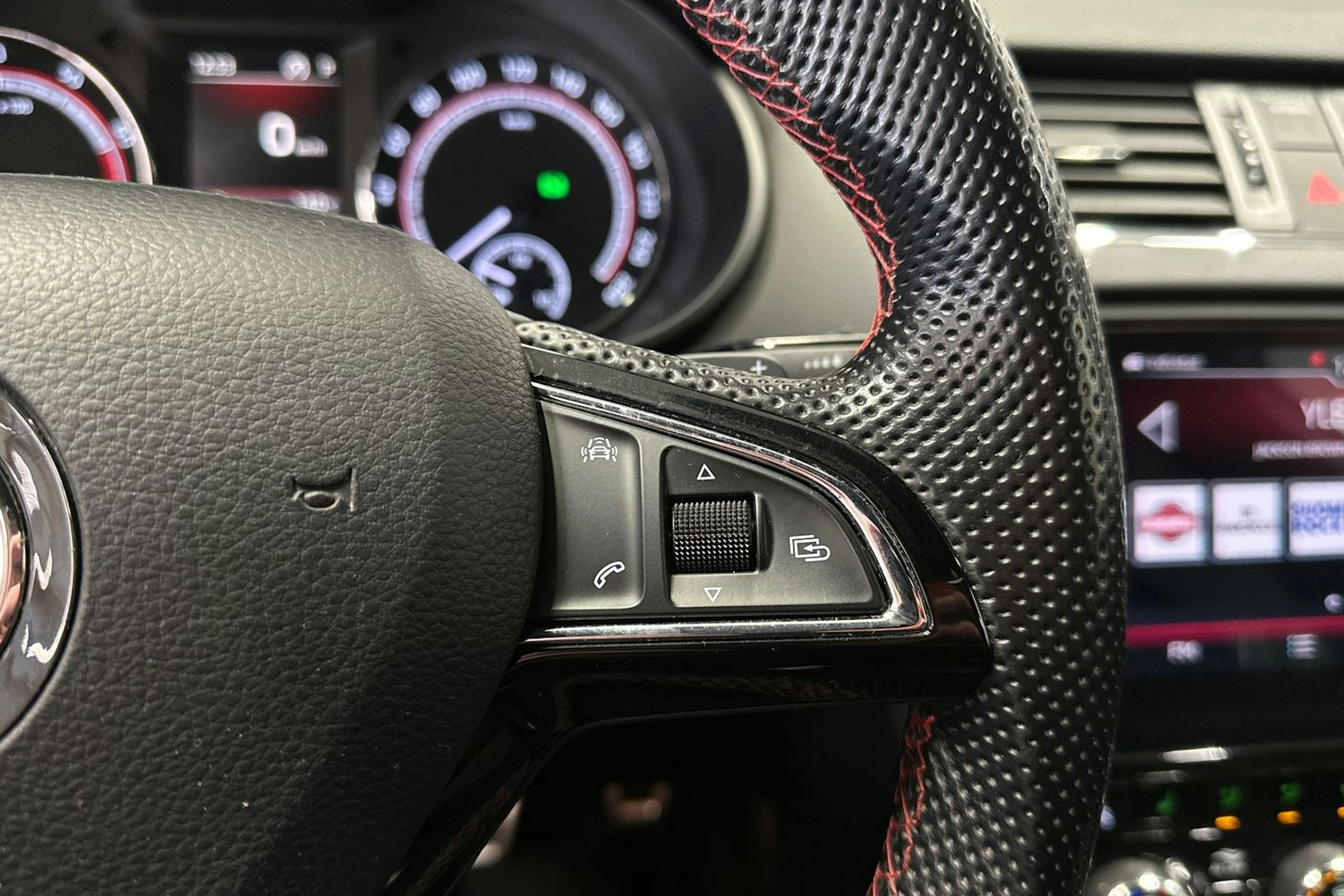 valkoinen Skoda Octavia 2018 kuva 31.