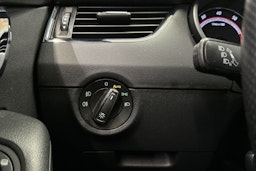 valkoinen Skoda Octavia 2018 kuva 32.