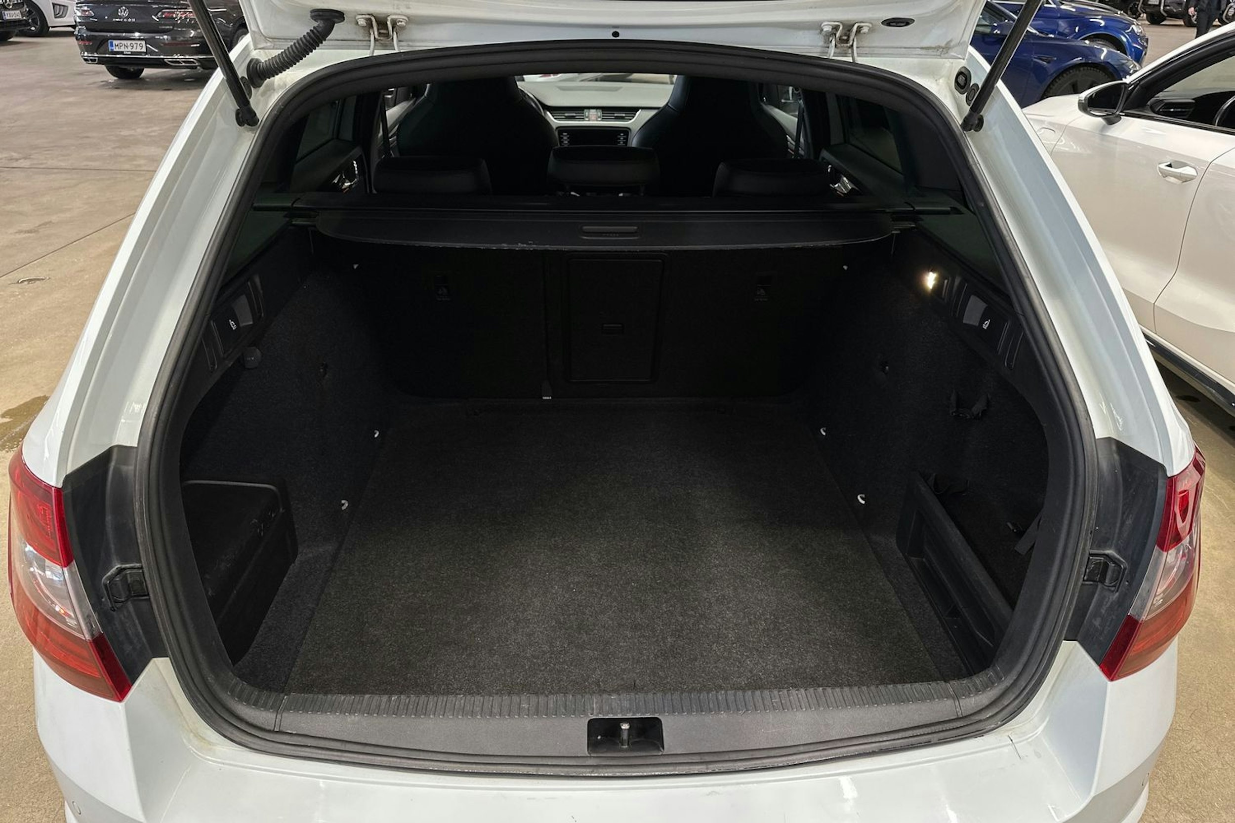 valkoinen Skoda Octavia 2018 kuva 33.