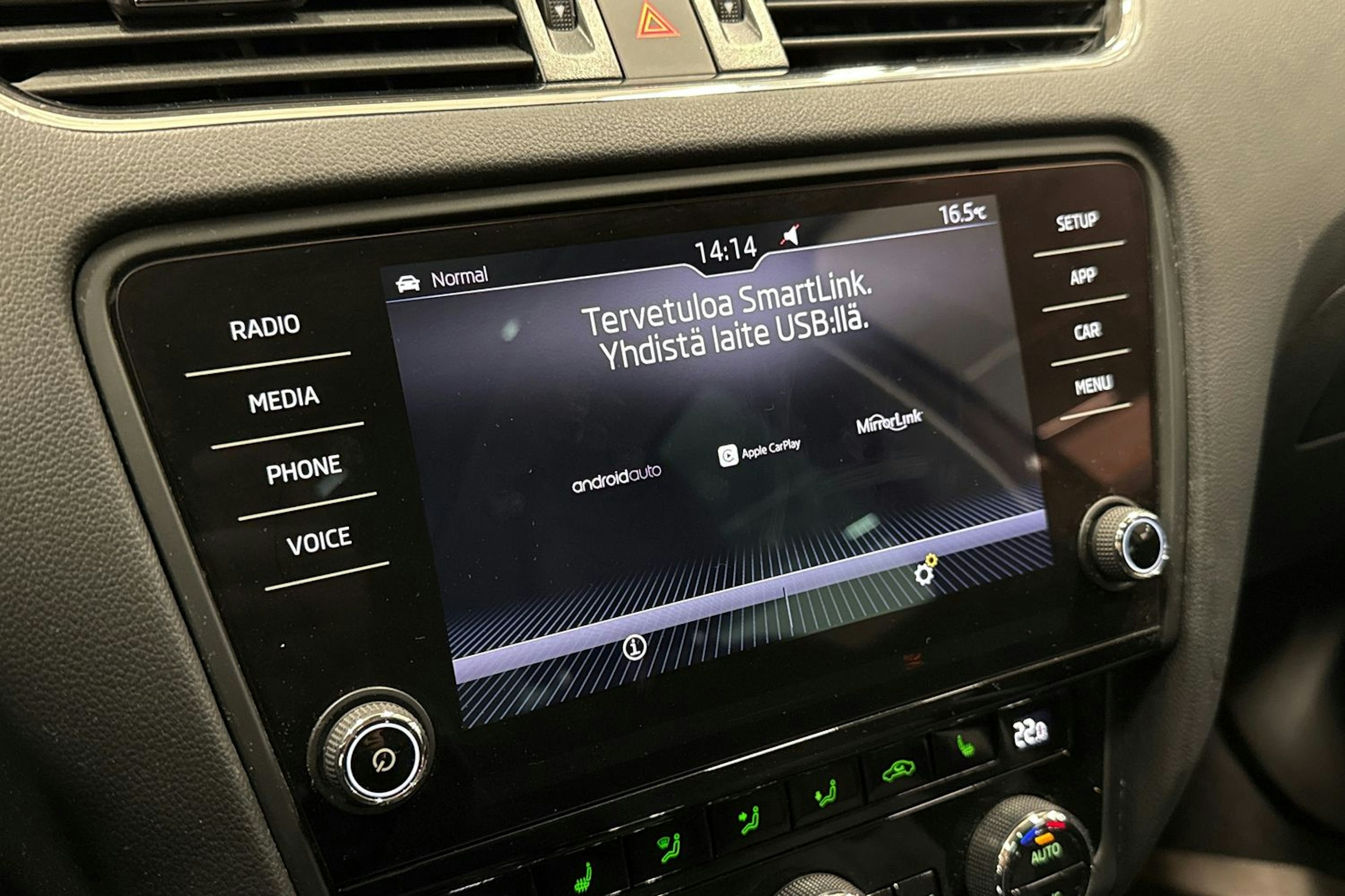 Ruskea (beige) Skoda OCTAVIA 2018 kuva 24.