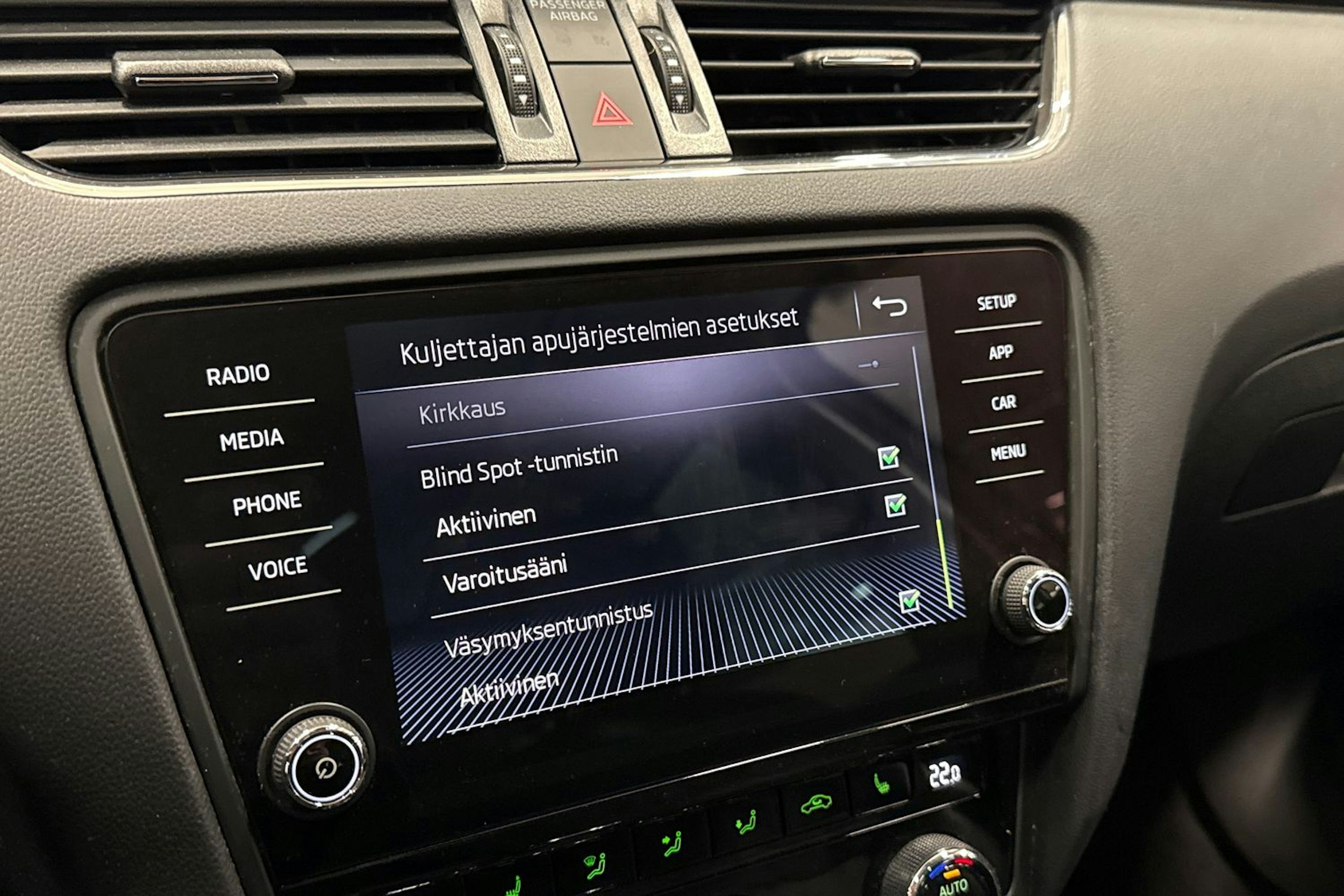 Ruskea (beige) Skoda OCTAVIA 2018 kuva 27.