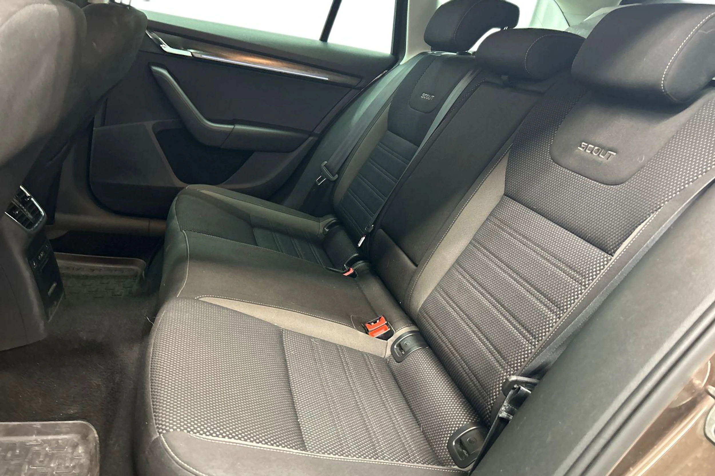ruskea (beige) Skoda Octavia 2018 kuva 8.
