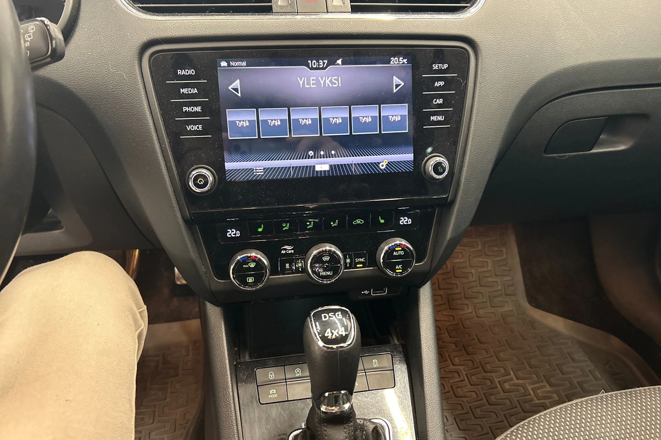 ruskea (beige) Skoda Octavia 2018 kuva 13.