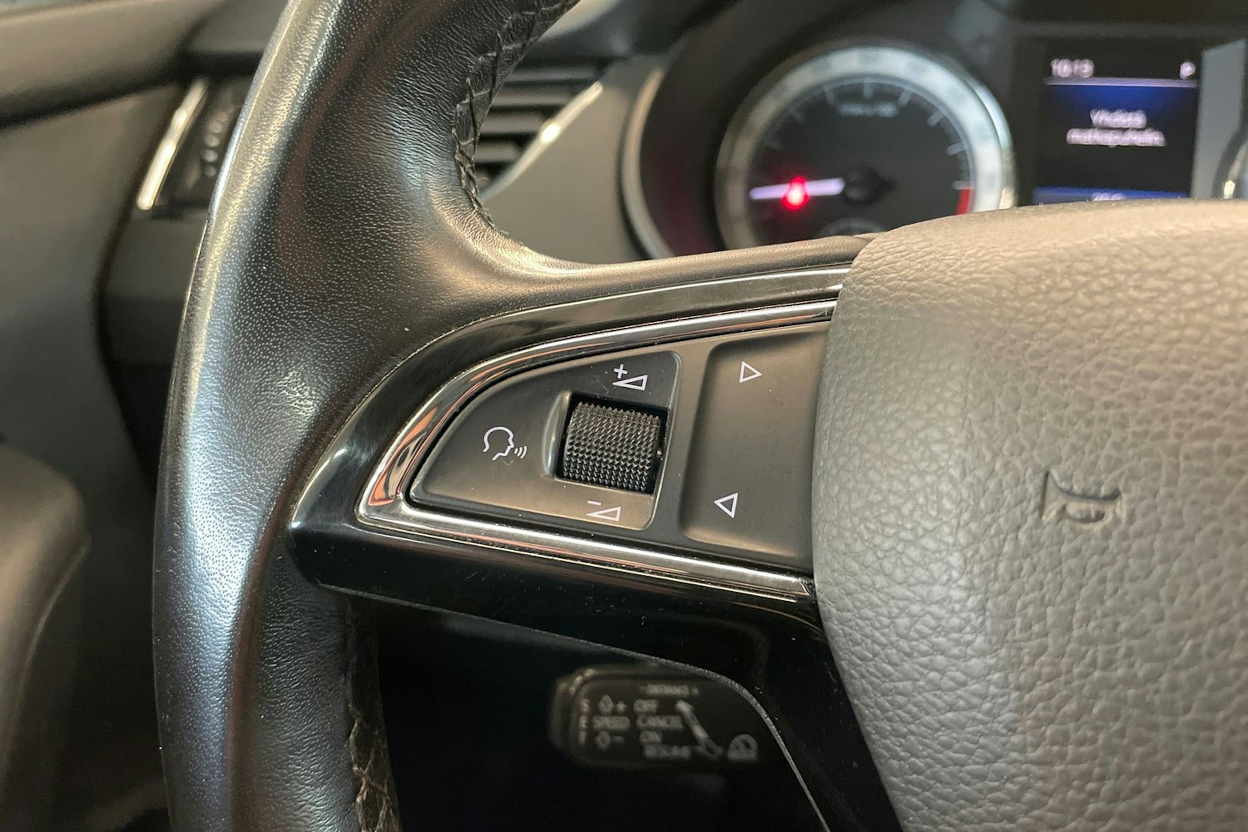 Sininen Skoda OCTAVIA 2018 kuva 16.