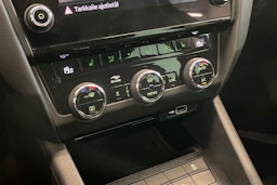 Sininen Skoda OCTAVIA 2018 kuva 20.