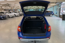 Sininen Skoda OCTAVIA 2018 kuva 21.