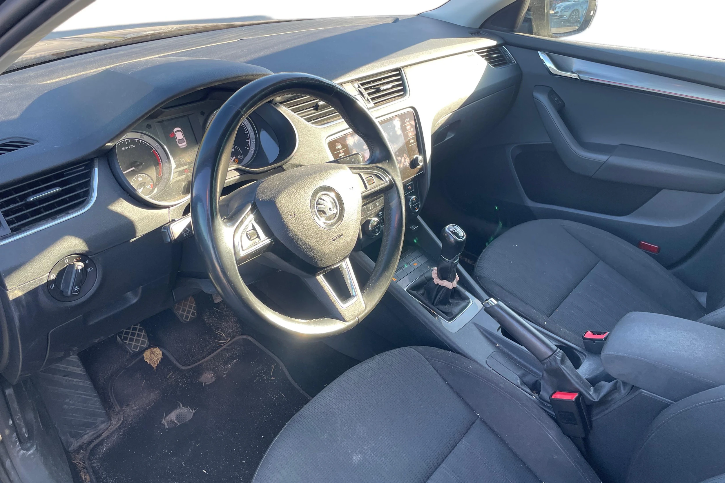 musta Skoda Octavia 2018 kuva 3.
