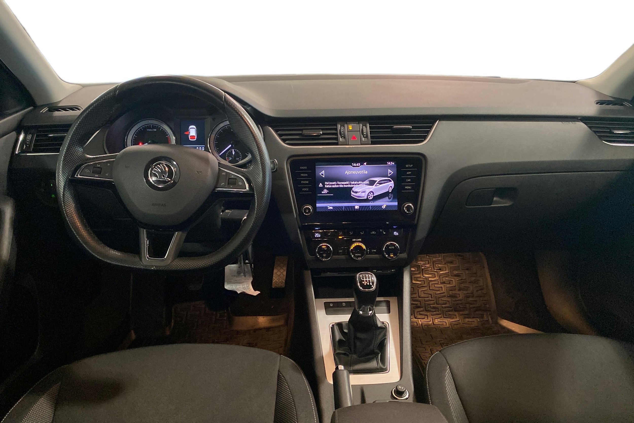 punainen Skoda Octavia 2018 kuva 9.