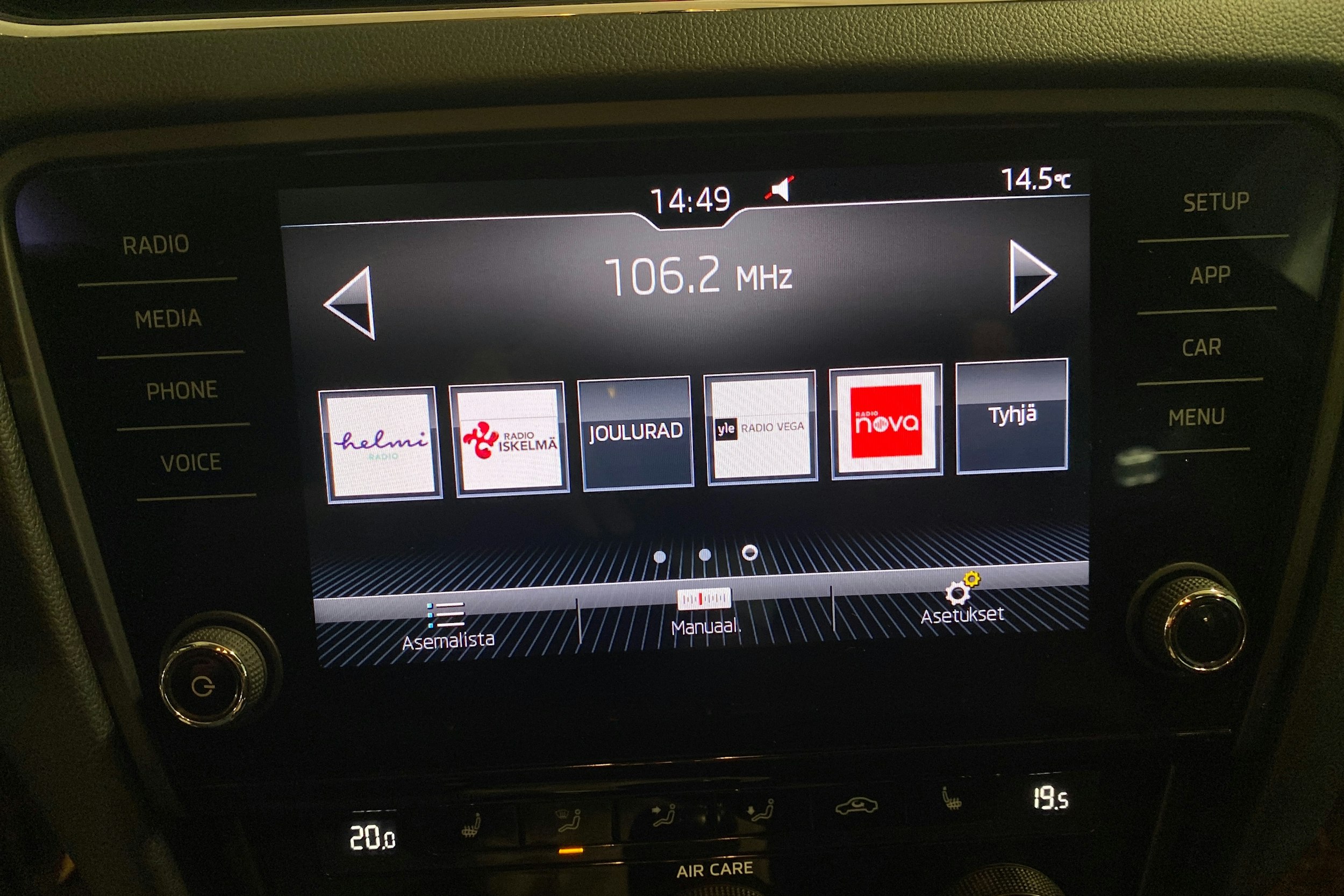 punainen Skoda Octavia 2018 kuva 19.
