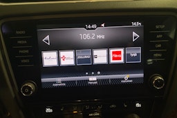 punainen Skoda Octavia 2018 kuva 19.