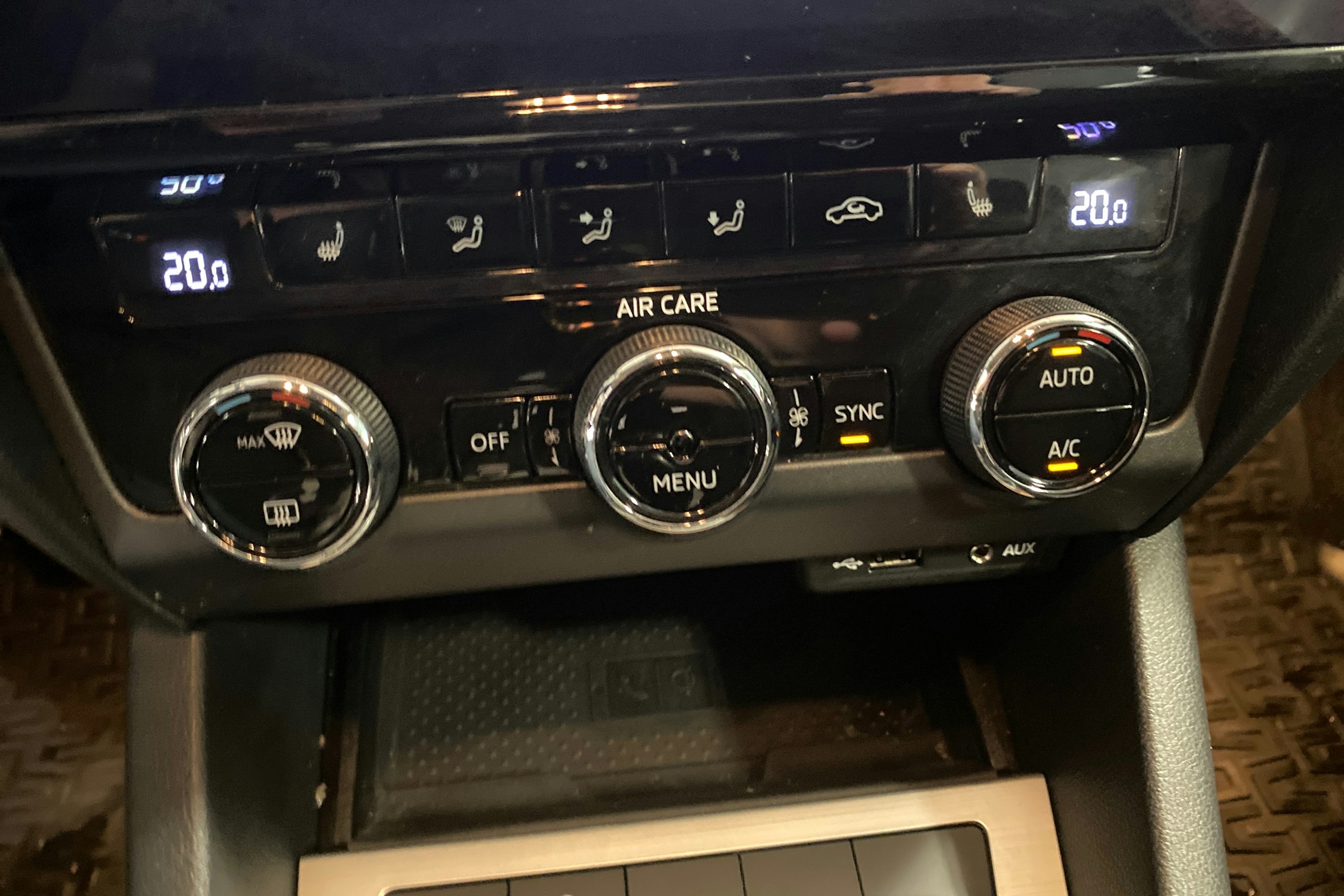 punainen Skoda Octavia 2018 kuva 20.