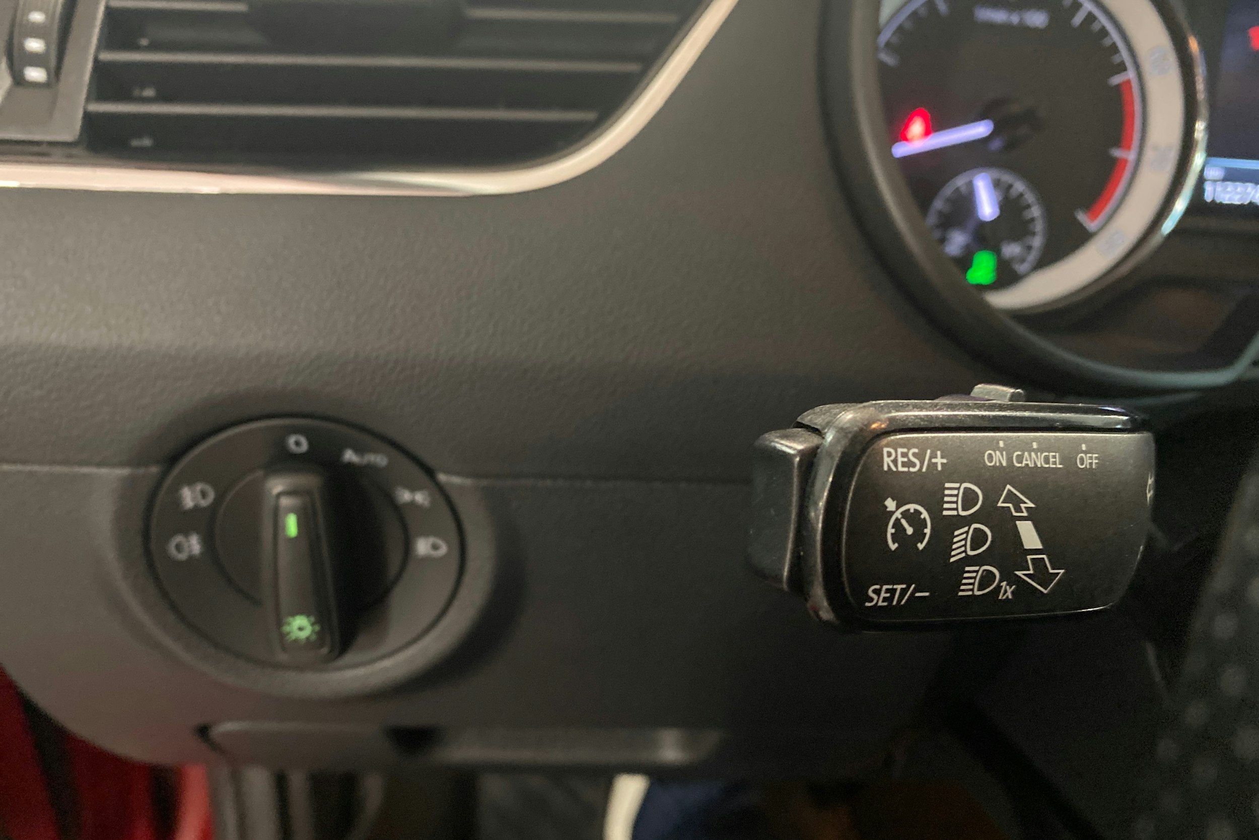 punainen Skoda Octavia 2018 kuva 21.