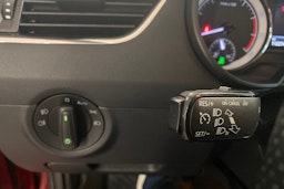 punainen Skoda Octavia 2018 kuva 21.