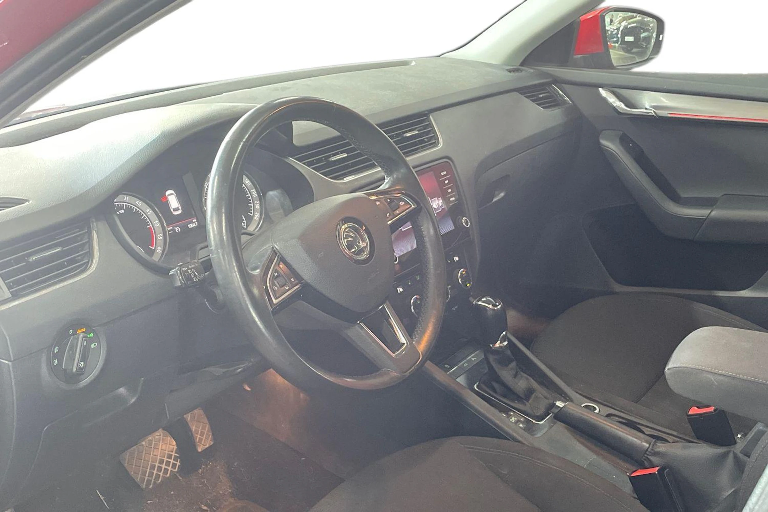 Punainen Skoda OCTAVIA 2018 kuva 3.