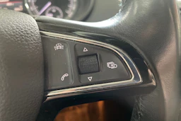 Punainen Skoda OCTAVIA 2018 kuva 5.